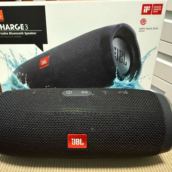 JBL Charge Black Portable Speaker Used excellent condition - Main Image